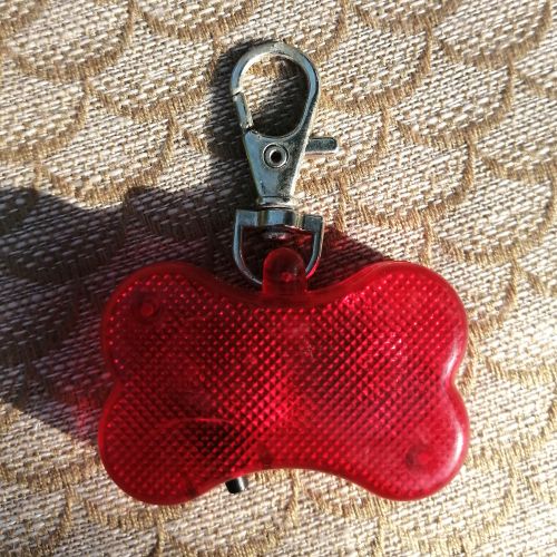 Svítící červená kostička