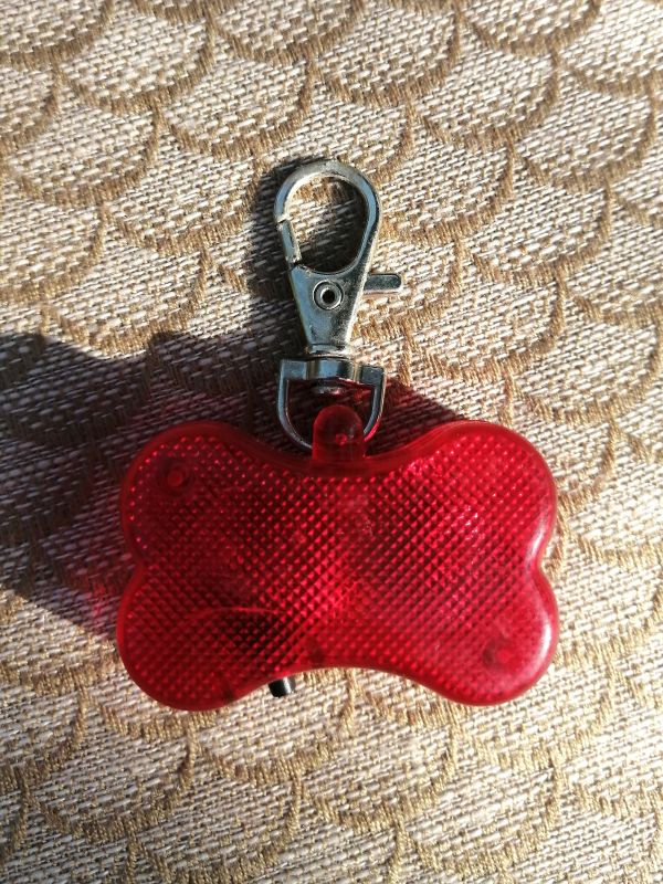 Svítící červená kostička