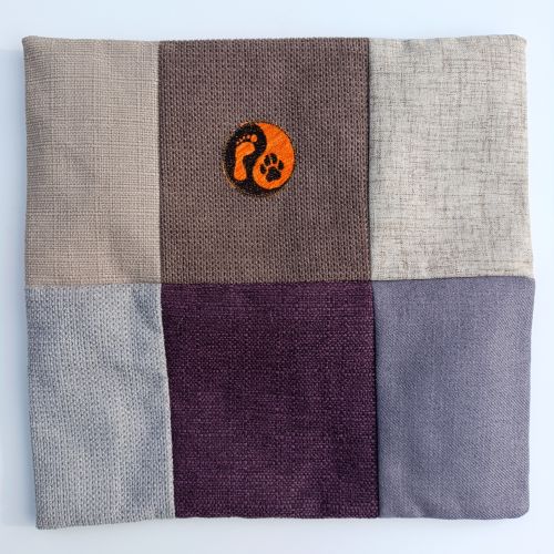 Handmade povlak na polštář z recyklovaného materiálu