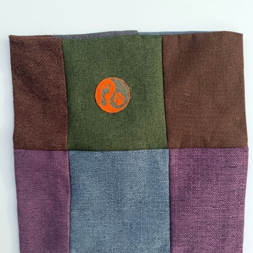 Handmade povlak na polštář z recyklovaného materiálu