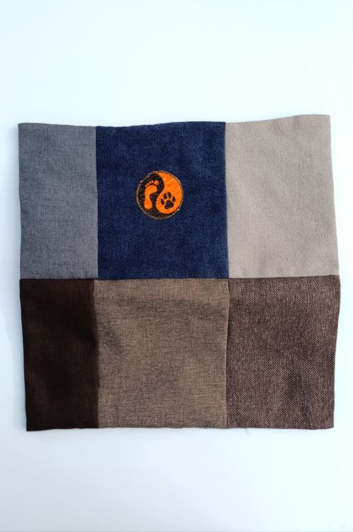 Handmade povlak na polštář z recyklovaného materiálu