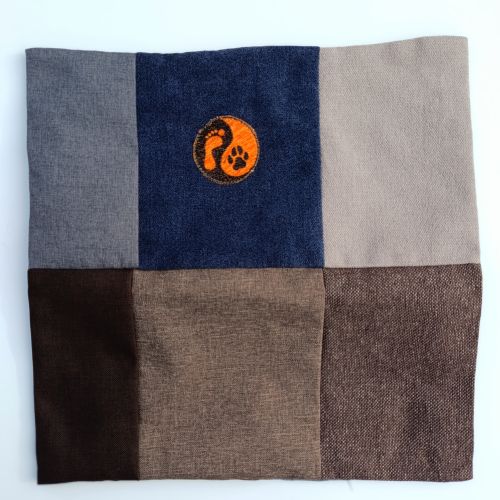 Handmade povlak na polštář z recyklovaného materiálu