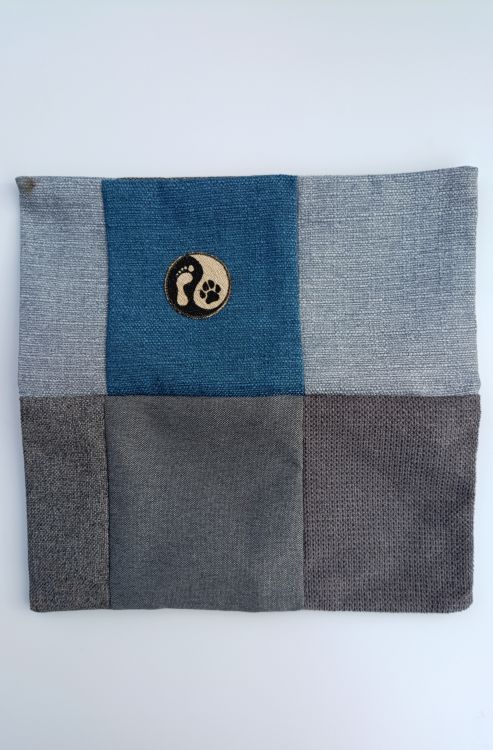 Handmade povlak na polštář z recyklovaného materiálu