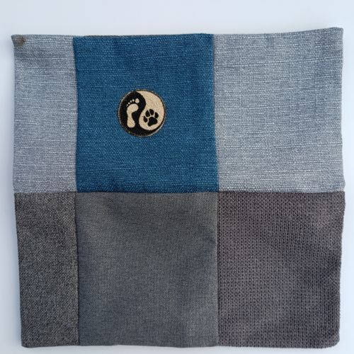 Handmade povlak na polštář z recyklovaného materiálu