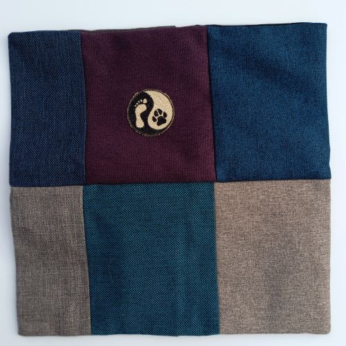 Handmade povlak na polštář z recyklovaného materiálu