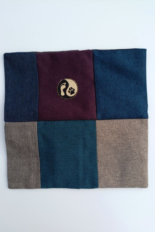 Handmade povlak na polštář z recyklovaného materiálu
