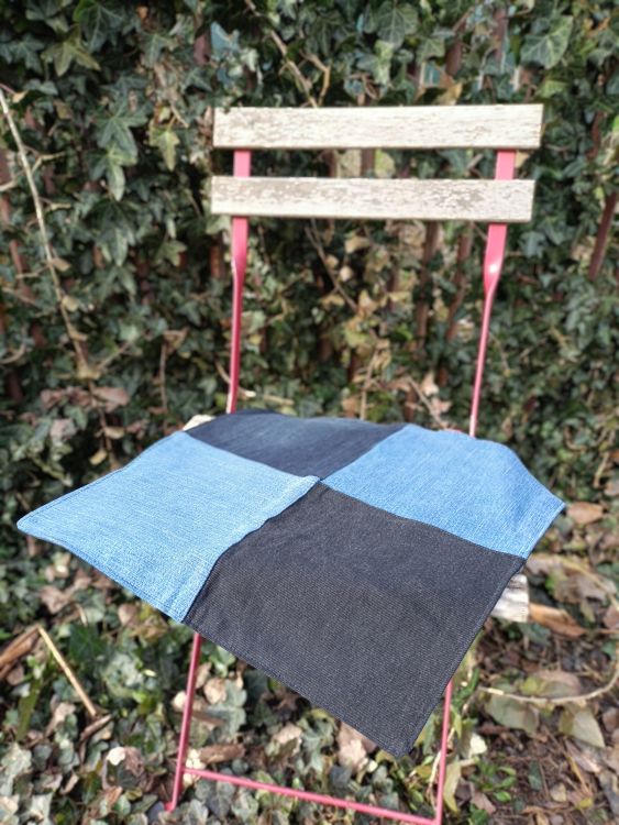 Handmade podsedák z recyklovaného materiálu