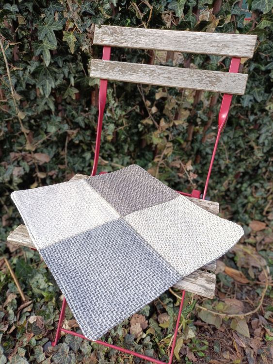 Handmade podsedák z recyklovaného materiálu