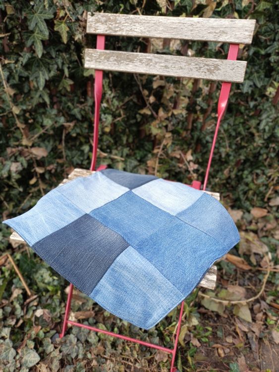 Handmade podsedák z recyklovaného materiálu