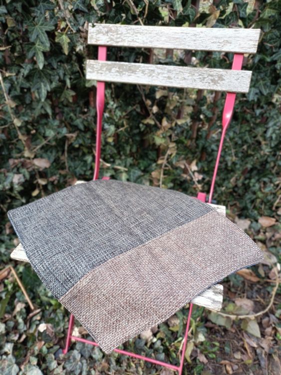 Handmade podsedák z recyklovaného materiálu