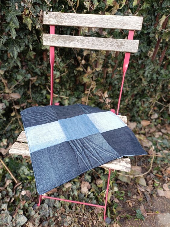 Handmade podsedák z recyklovaného materiálu