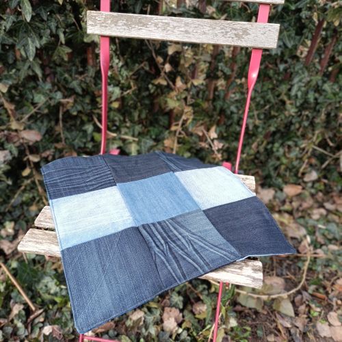 Handmade podsedák z recyklovaného materiálu