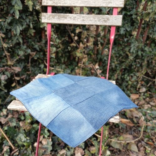 Handmade podsedák z recyklovaného materiálu