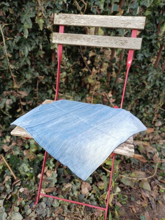 Handmade podsedák z recyklovaného materiálu