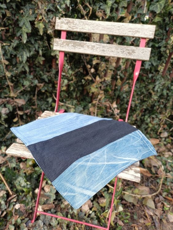 Handmade podsedák z recyklovaného materiálu