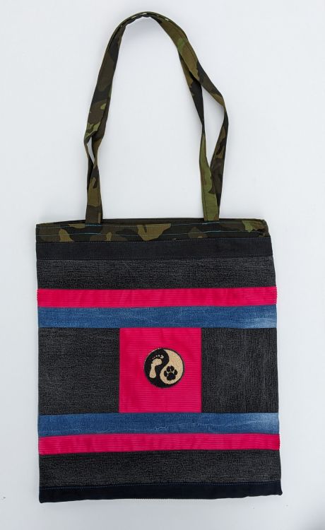 Handmade taška z recyklovaného materiálu s dlouhým uchem