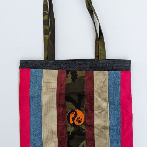 Handmade taška z recyklovaného materiálu s dlouhým uchem