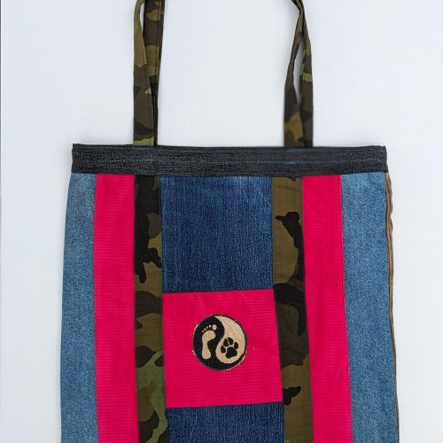 Handmade taška z recyklovaného materiálu s dlouhým uchem