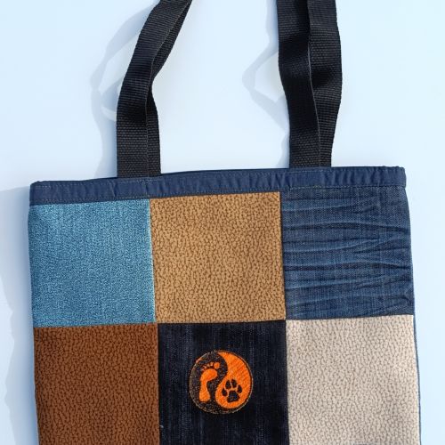 Handmade taška z recyklovaného materiálu s dlouhým uchem