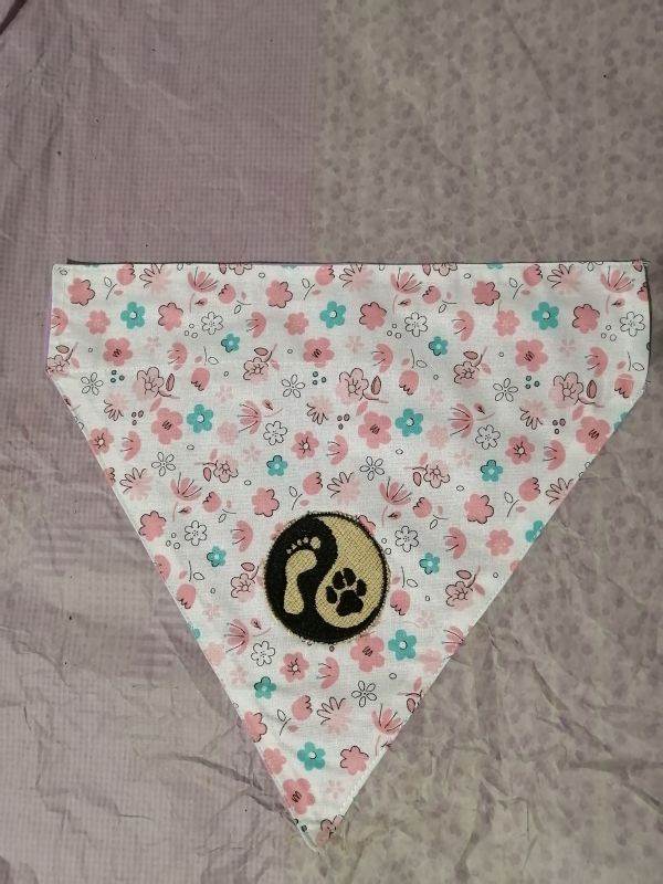 Handmade šátek na obojek - kytičkovaný