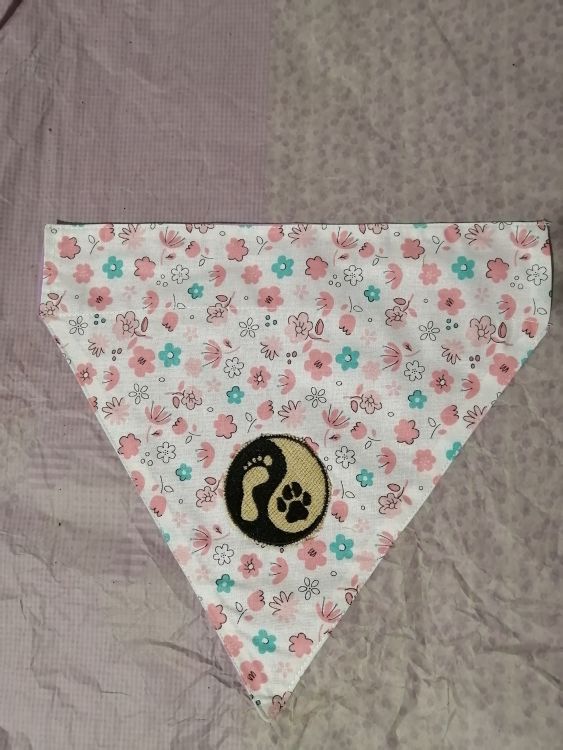 Handmade šátek na obojek - kytičkovaný