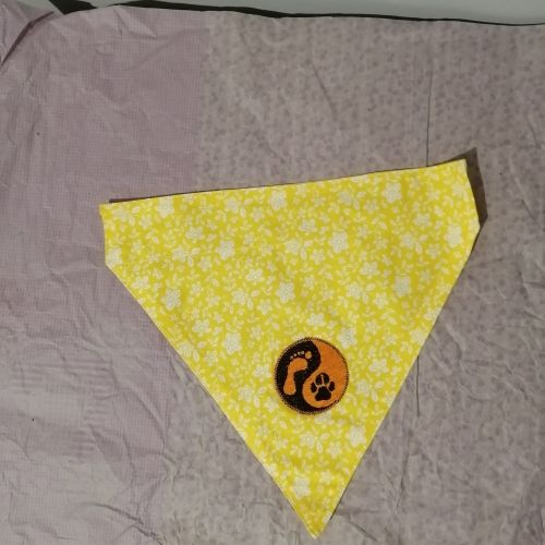 Handmade šátek na obojek - žlutý s kytičkami