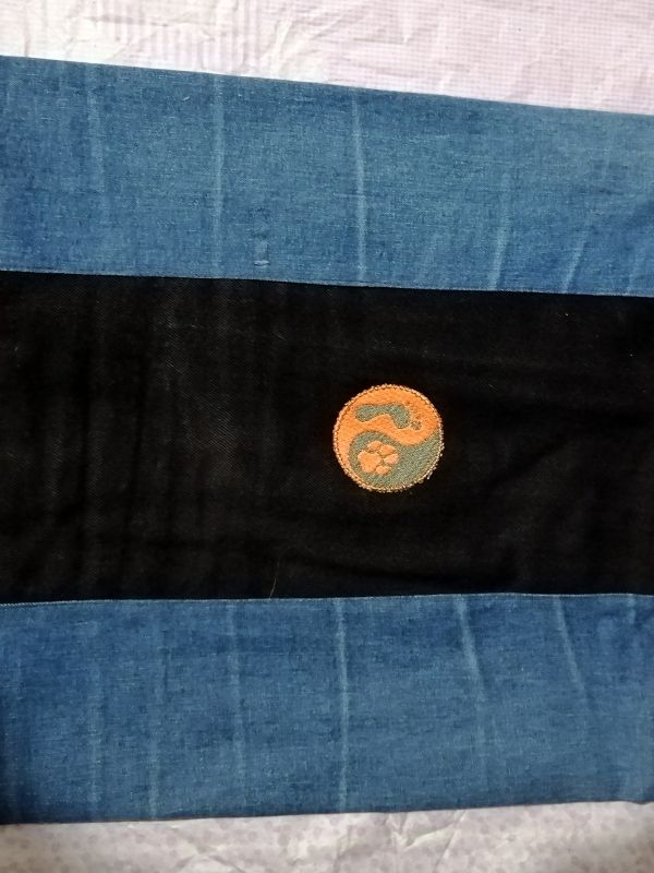 Handmade povlak na polštář z recyklovaného materiálu