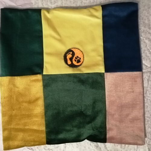 Handmade povlak na polštář z recyklovaného materiálu