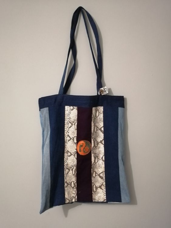 Handmade taška z recyklovaného materiálu s dlouhým uchem