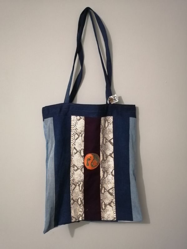 Handmade taška z recyklovaného materiálu s dlouhým uchem