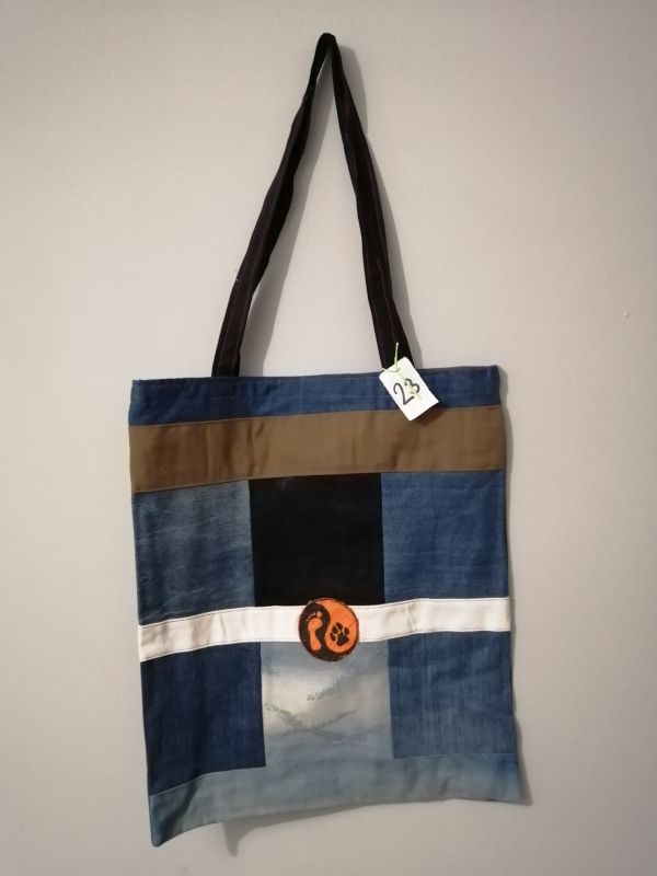 Handmade taška z recyklovaného materiálu s dlouhým uchem