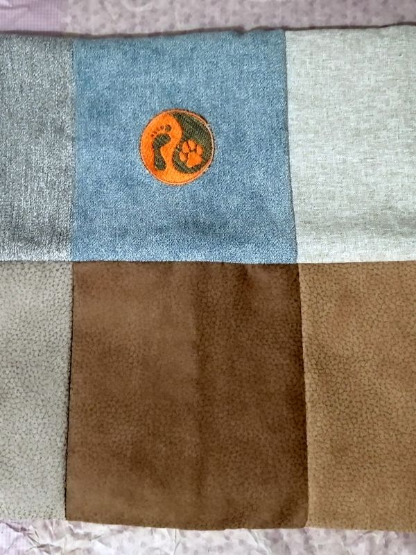 Handmade povlak na polštář z recyklovaného materiálu