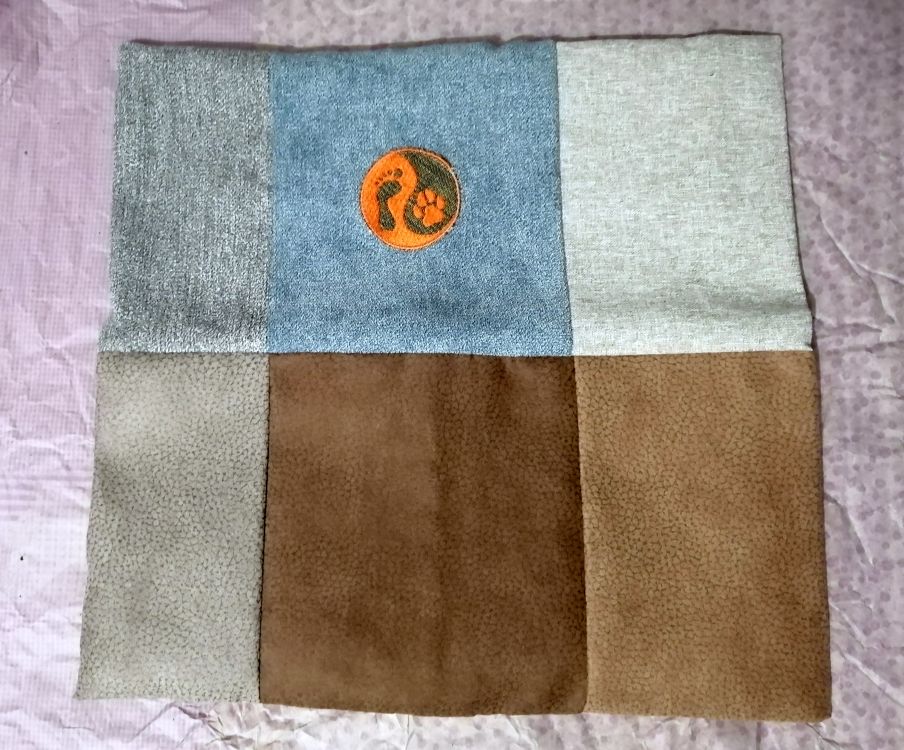 Handmade povlak na polštář z recyklovaného materiálu