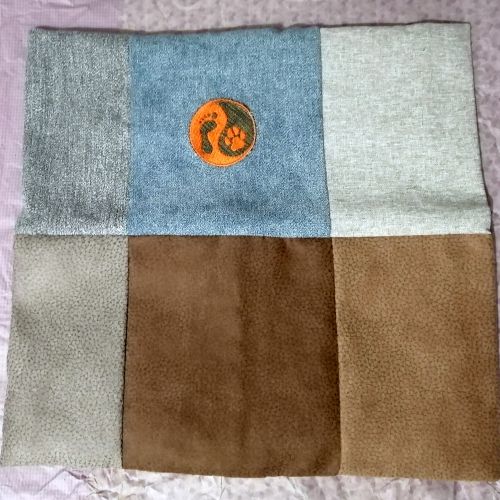 Handmade povlak na polštář z recyklovaného materiálu