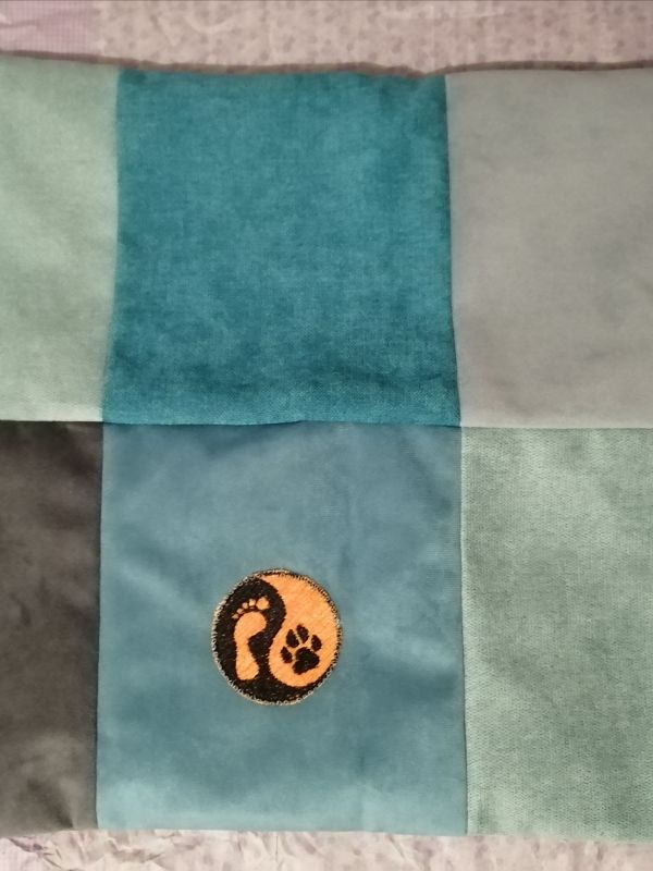 Handmade povlak na polštář z recyklovaného materiálu