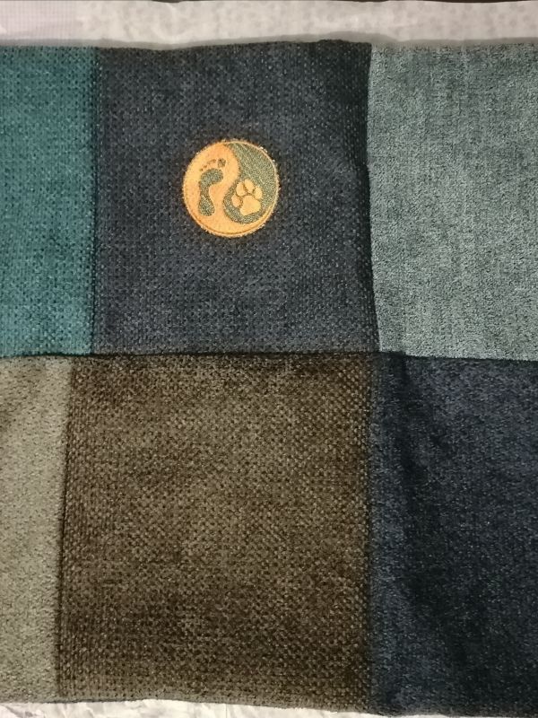 Handmade povlak na polštář z recyklovaného materiálu