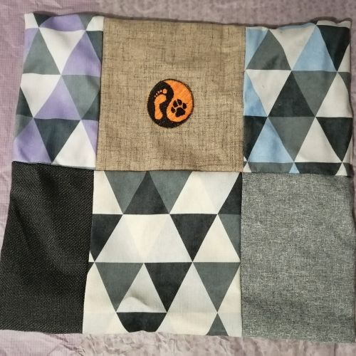 Handmade povlak na polštář z recyklovaného materiálu