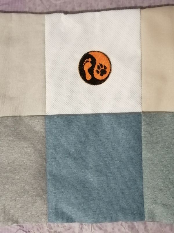 Handmade povlak na polštář z recyklovaného materiálu