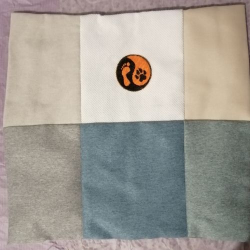 Handmade povlak na polštář z recyklovaného materiálu