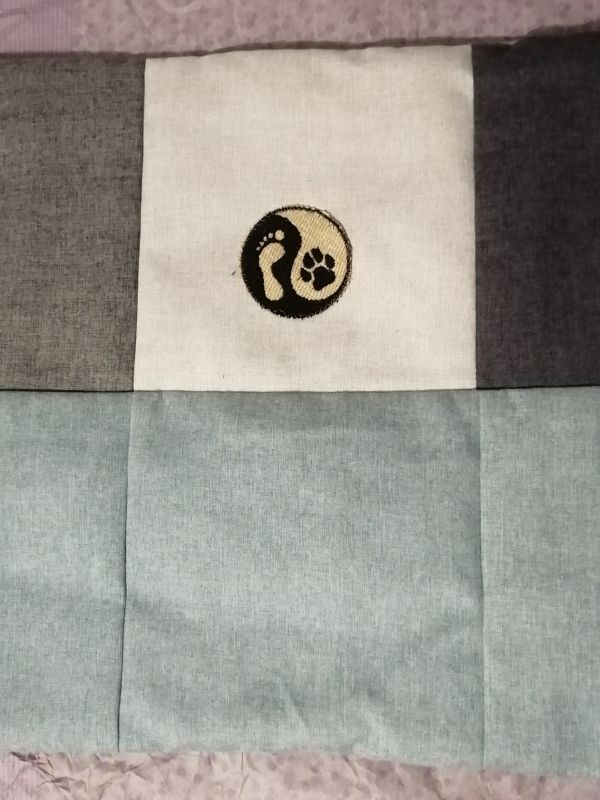 Handmade povlak na polštář z recyklovaného materiálu