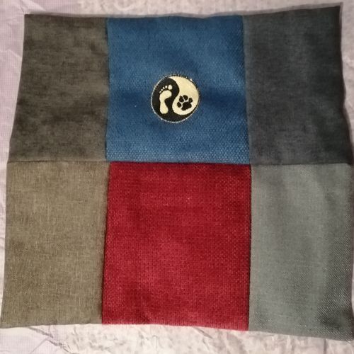 Handmade povlak na polštář z recyklovaného materiálu