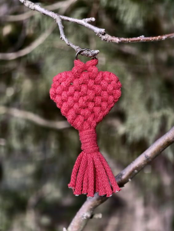 Přívěsek pletené srdce