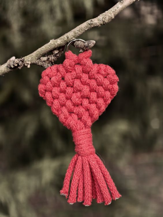 Přívěsek pletené srdce