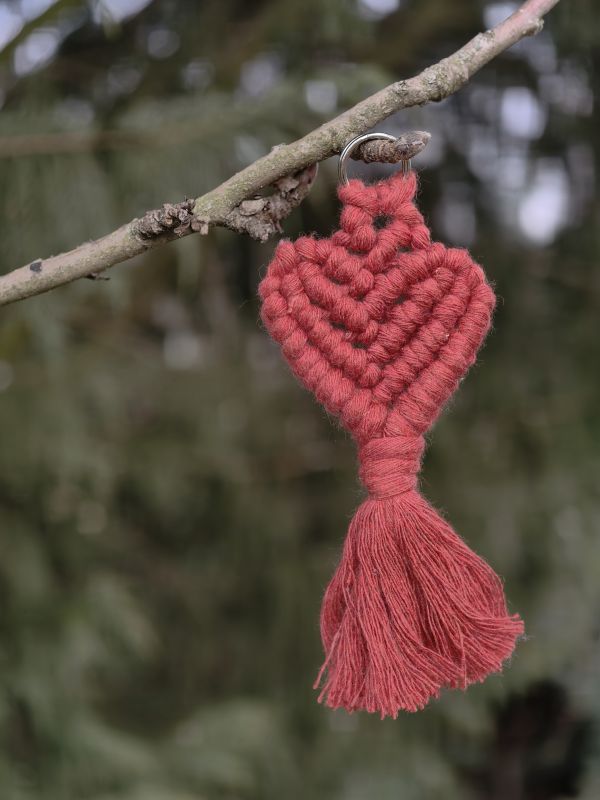 Přívěsek pletené srdce