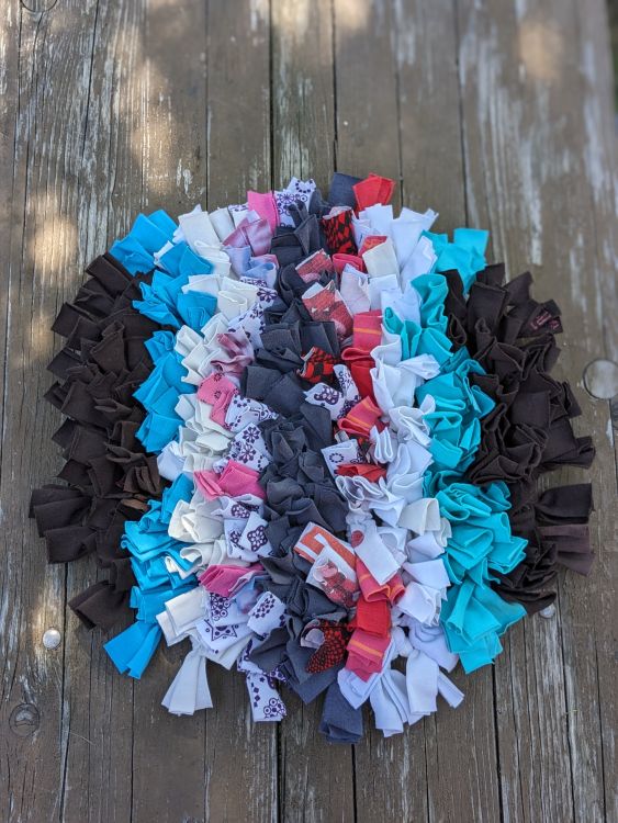 Handmade čmuchací kobereček kulatý