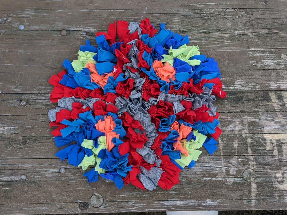 Handmade čmuchací kobereček kulatý