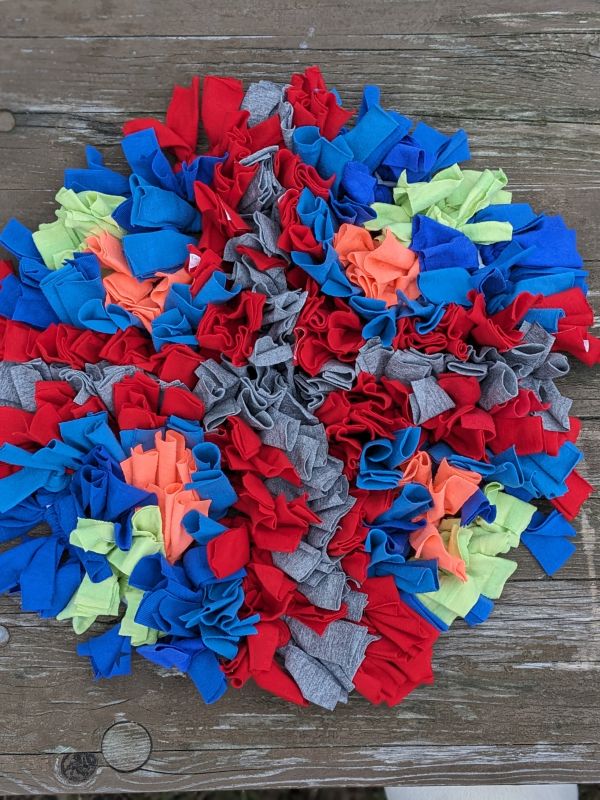 Handmade čmuchací kobereček kulatý