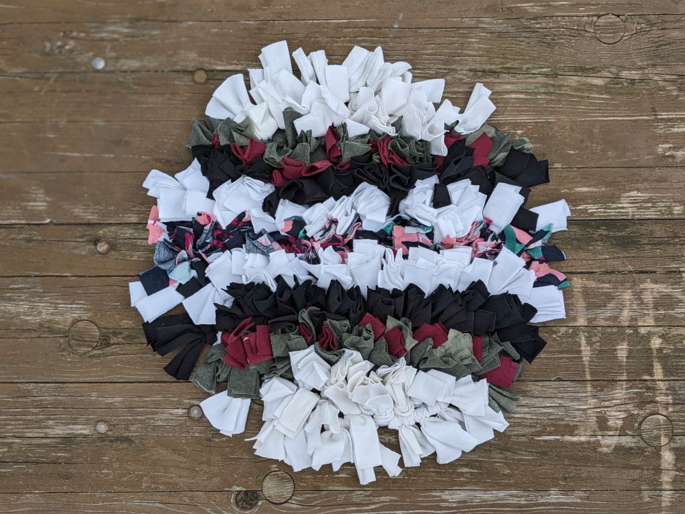 Handmade čmuchací kobereček kulatý