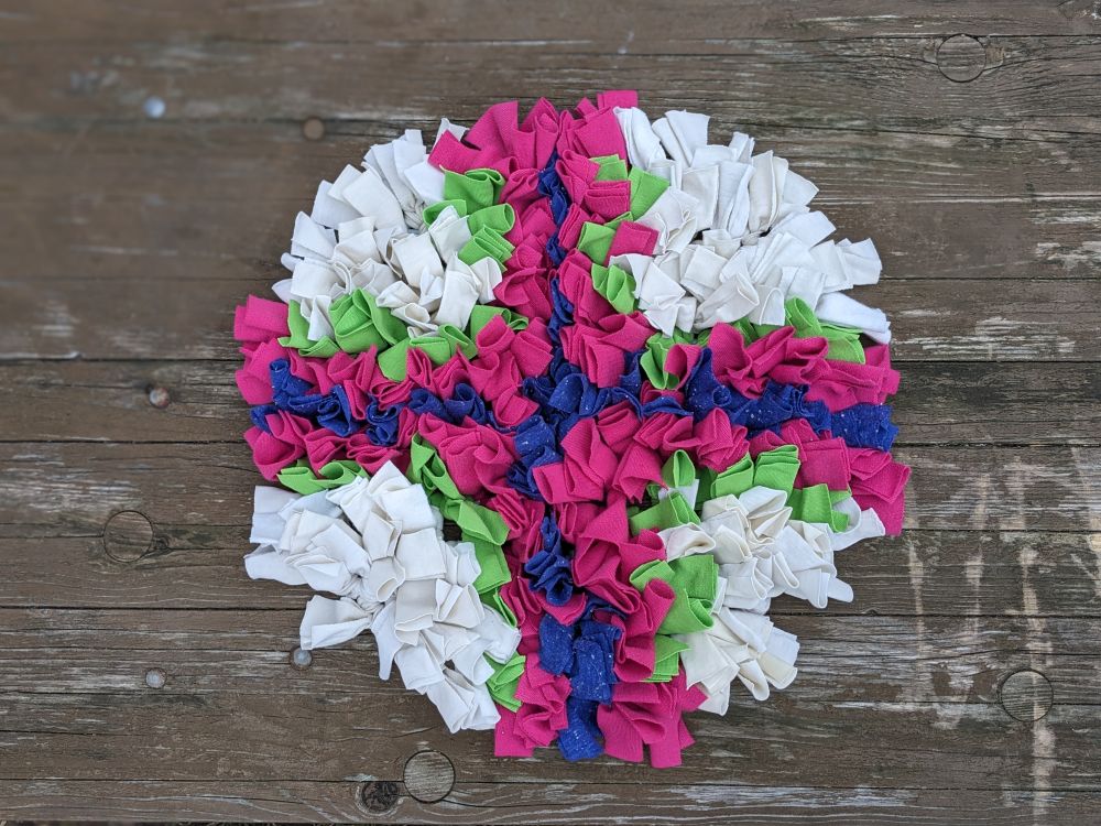 Handmade čmuchací kobereček kulatý