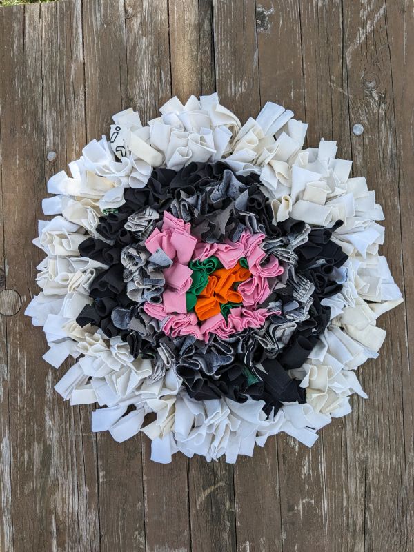 Handmade čmuchací kobereček kulatý